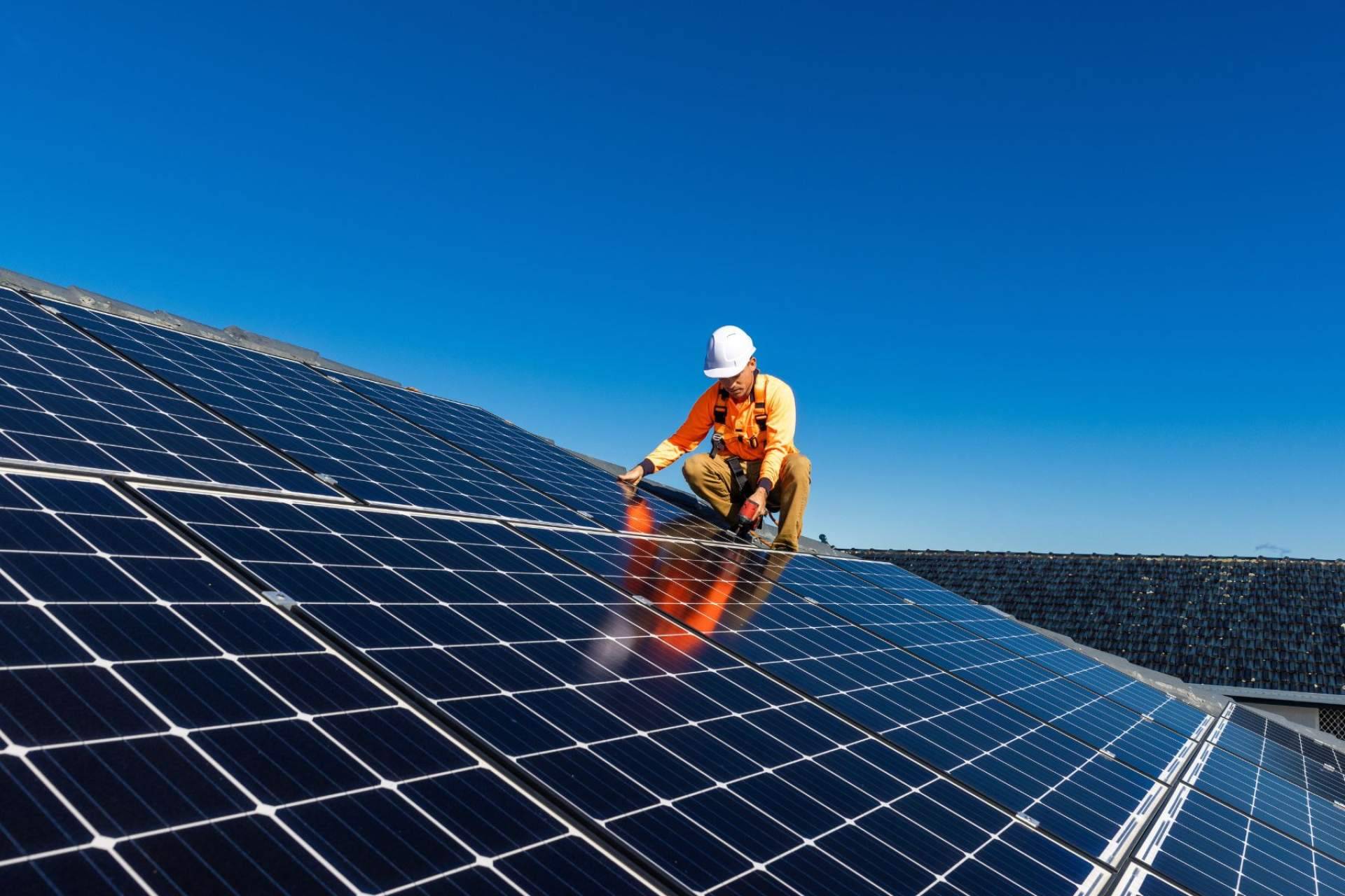 Instalación de paneles solares para viviendas, negocios, empresas e industrias con CalyGar Smart Energy